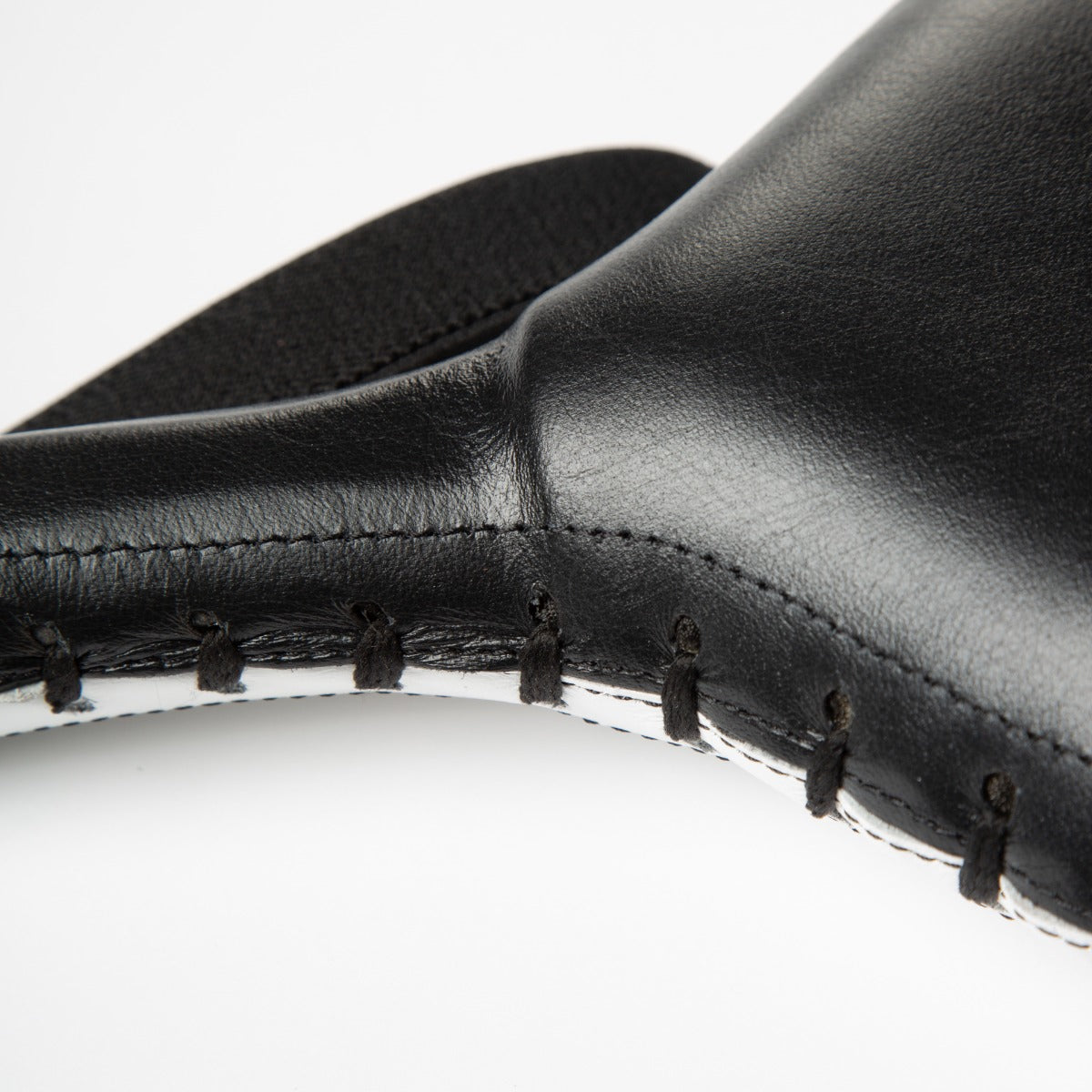 1910 Striking Paddles - Everlast - Black/White