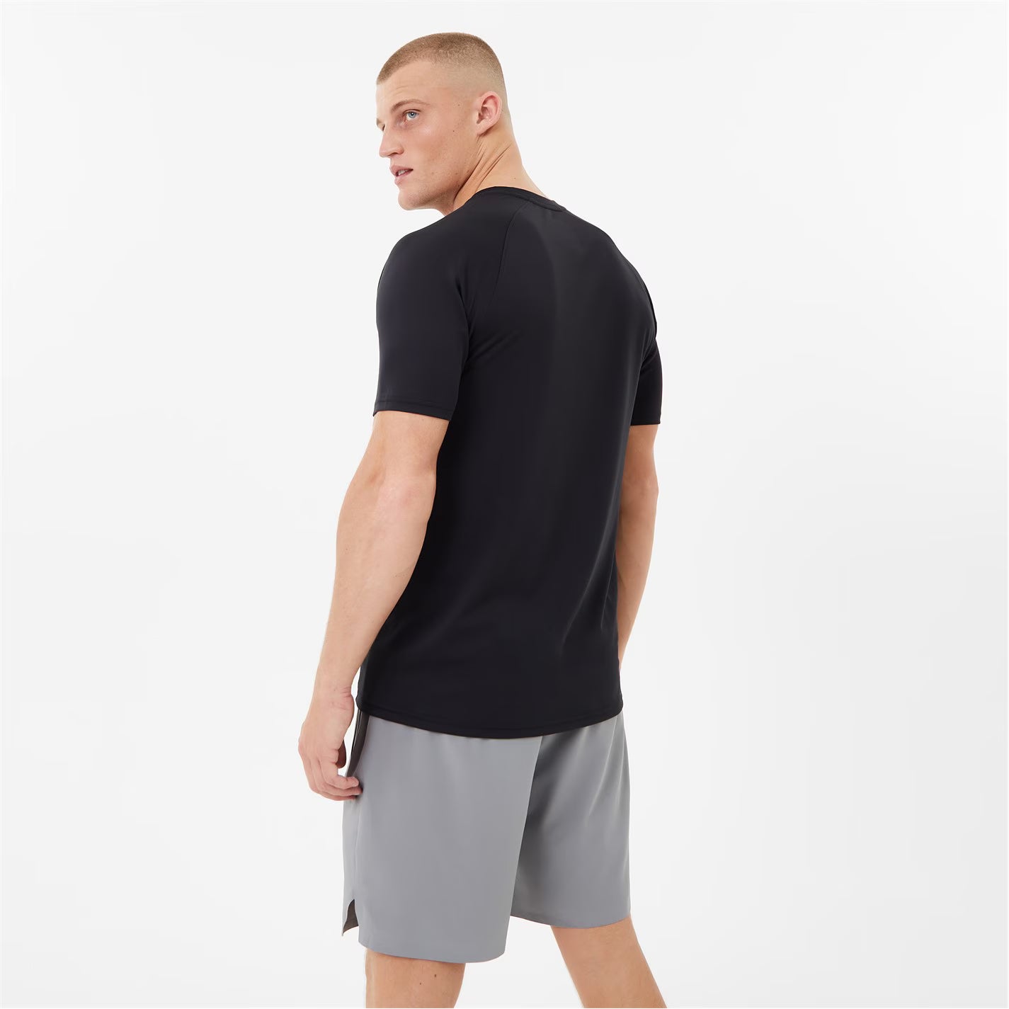 Man wearing a black everlast poly t-shirt