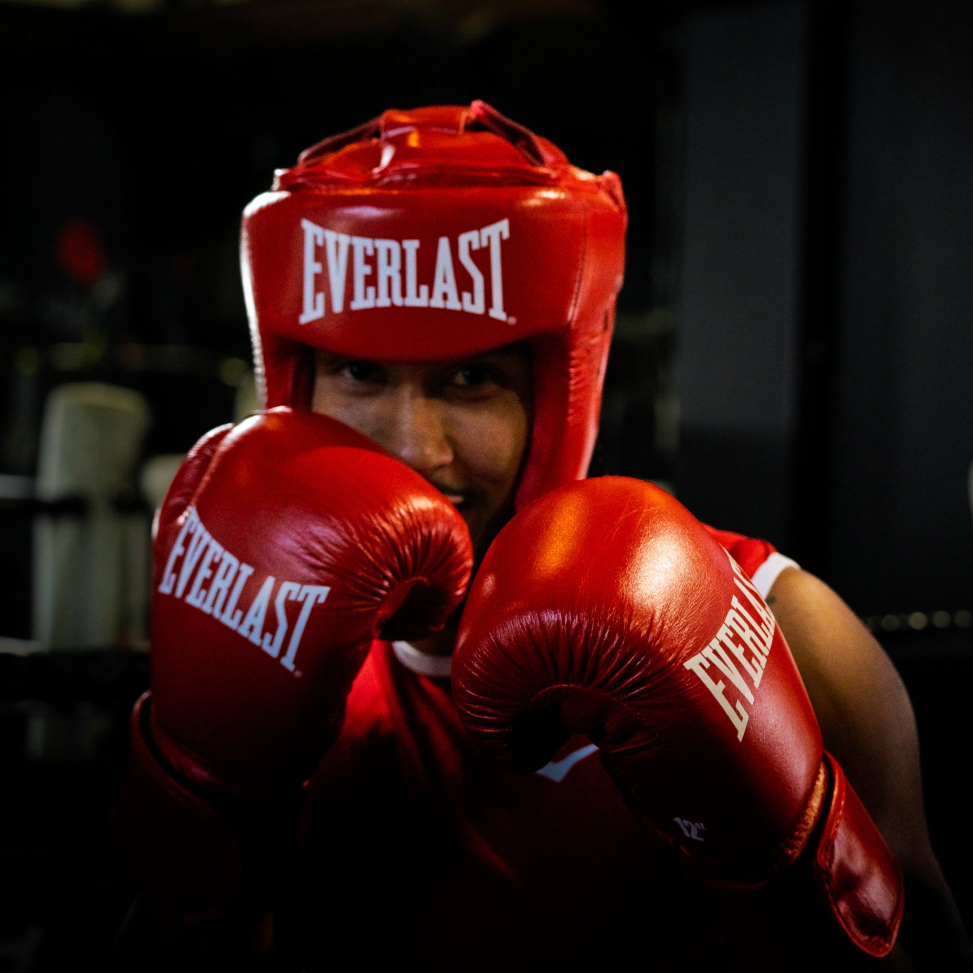 Red boxing headgear with 'Everlast' branding on a white background