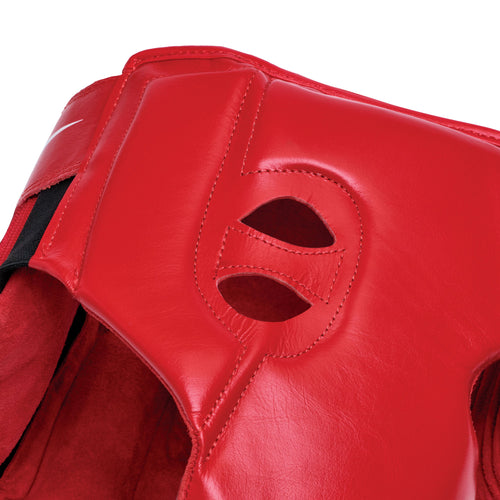 Red boxing headgear with 'Everlast' branding on a white background