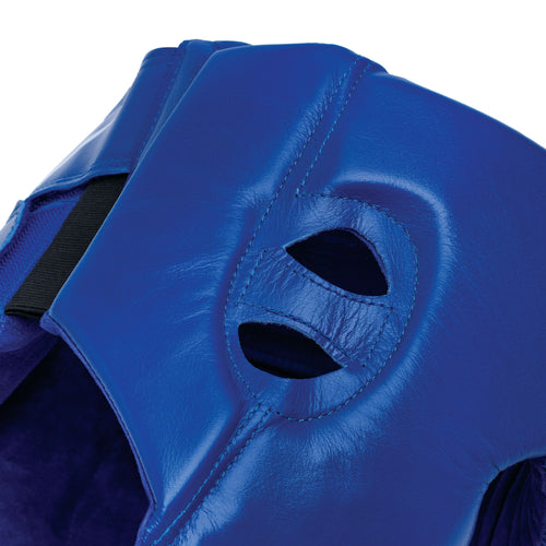 Blue boxing headgear with 'Everlast' branding on a white background