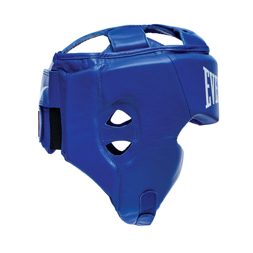 Blue boxing headgear with 'Everlast' branding on a white background